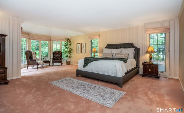 33 Saxon Woods, Avon, CT 06001