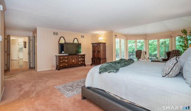 33 Saxon Woods, Avon, CT 06001