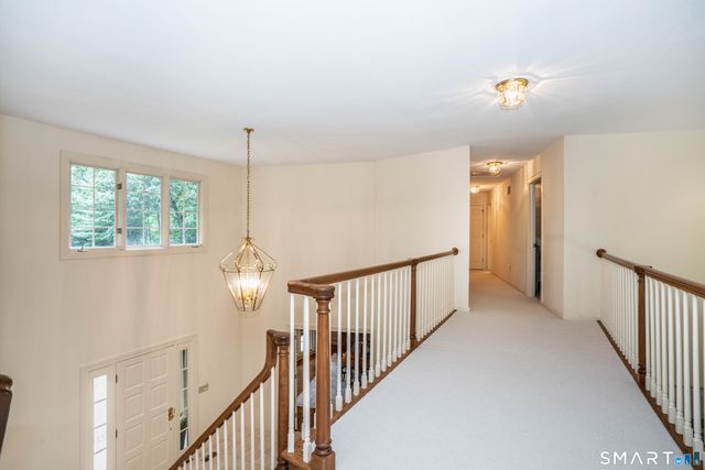 33 Saxon Woods, Avon, CT 06001