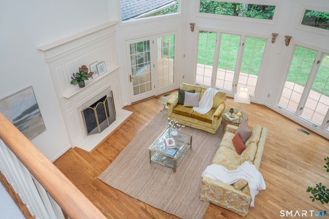 33 Saxon Woods, Avon, CT 06001
