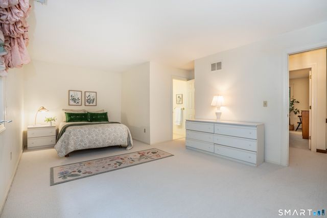 33 Saxon Woods, Avon, CT 06001