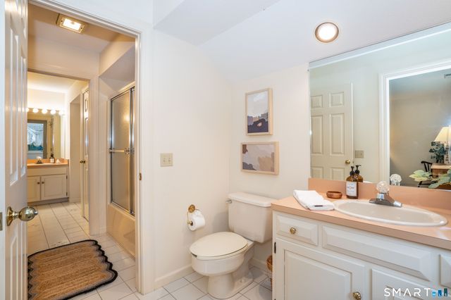 33 Saxon Woods, Avon, CT 06001