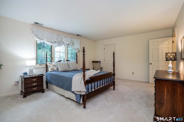 33 Saxon Woods, Avon, CT 06001