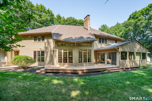 33 Saxon Woods, Avon, CT 06001