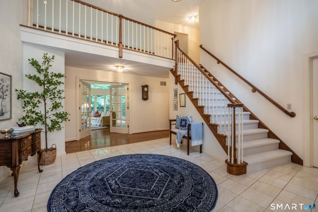 33 Saxon Woods, Avon, CT 06001