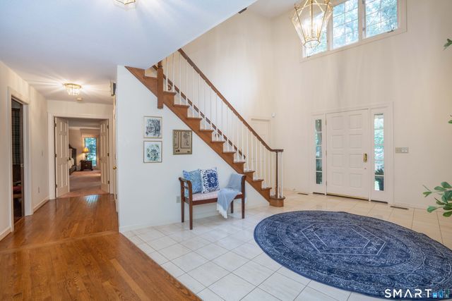 33 Saxon Woods, Avon, CT 06001