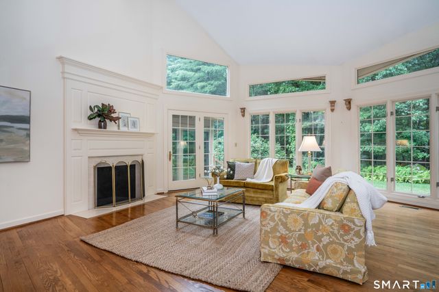 33 Saxon Woods, Avon, CT 06001