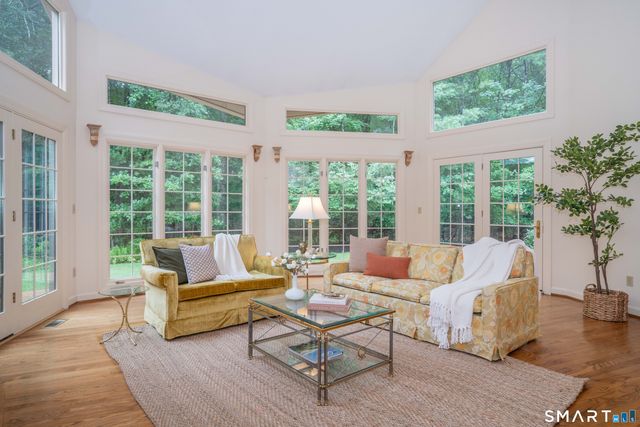33 Saxon Woods, Avon, CT 06001