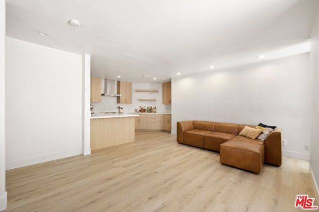 906 N Doheny Drive 304, West Hollywood, CA 90069