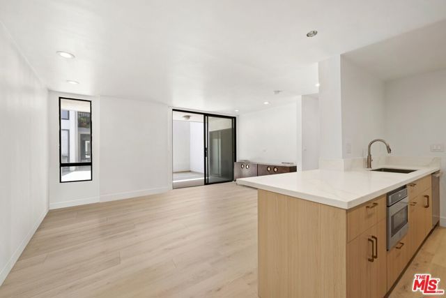 906 N Doheny Drive 304, West Hollywood, CA 90069