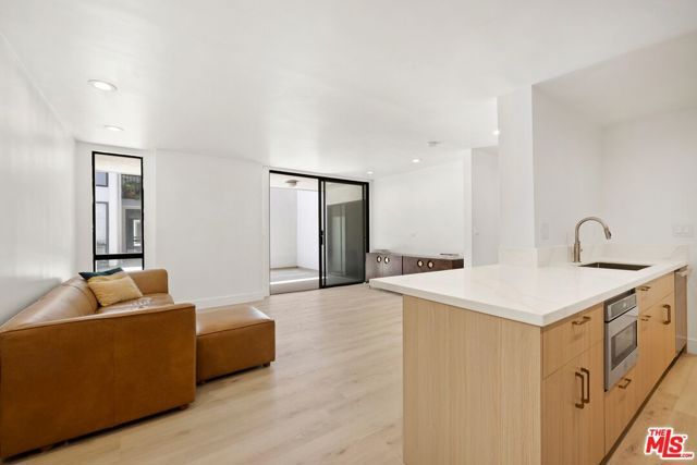 906 N Doheny Drive 304, West Hollywood, CA 90069
