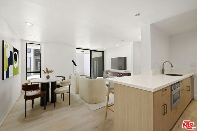 906 N Doheny Drive 304, West Hollywood, CA 90069