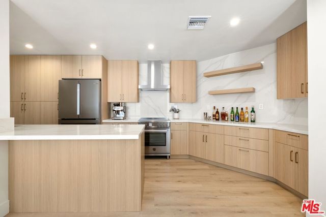 906 N Doheny Drive 304, West Hollywood, CA 90069