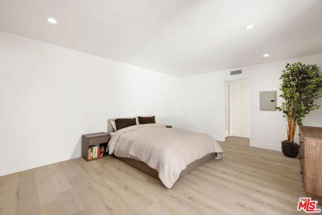 906 N Doheny Drive 304, West Hollywood, CA 90069