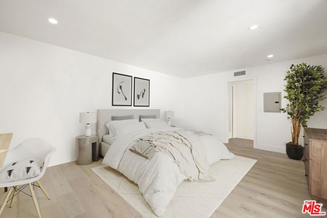 906 N Doheny Drive 304, West Hollywood, CA 90069