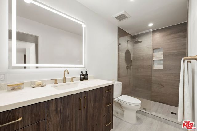 906 N Doheny Drive 304, West Hollywood, CA 90069