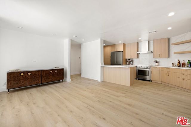 906 N Doheny Drive 304, West Hollywood, CA 90069