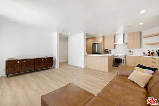 906 N Doheny Drive 304, West Hollywood, CA 90069