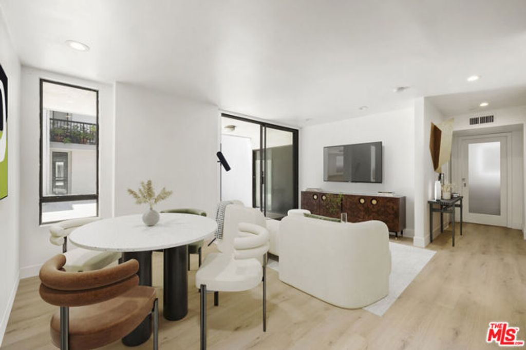 906 N Doheny Drive 304, West Hollywood, CA 90069