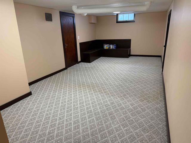 1552 N Woodrow Ct, Wichita, KS 67203