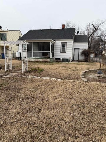 1552 N Woodrow Ct, Wichita, KS 67203