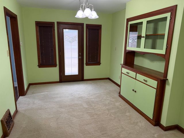 1552 N Woodrow Ct, Wichita, KS 67203