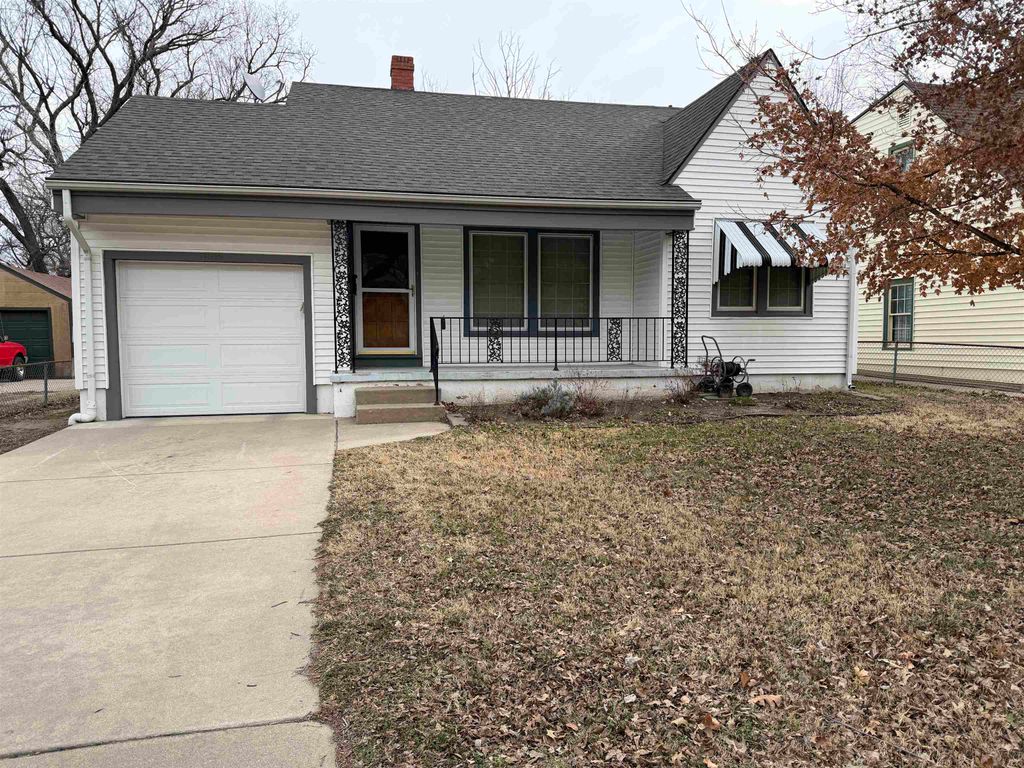 1552 N Woodrow Ct, Wichita, KS 67203