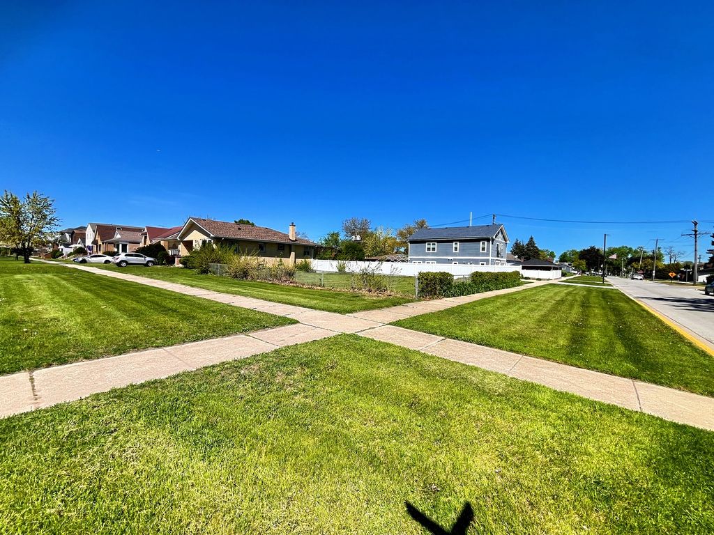 6910 43rd Street, Forest View, IL 60402