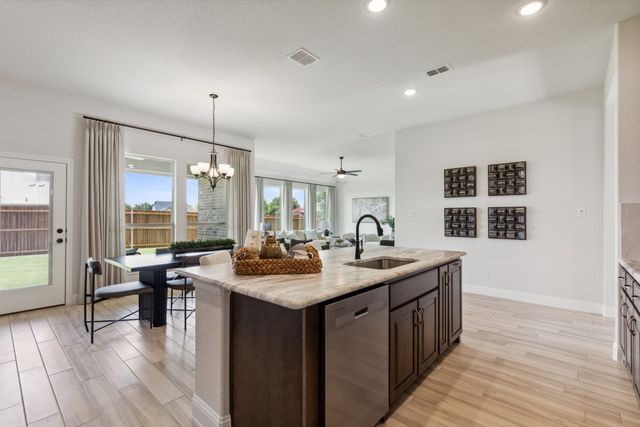 902 Meadow View Drive, Cleburne, TX 76033