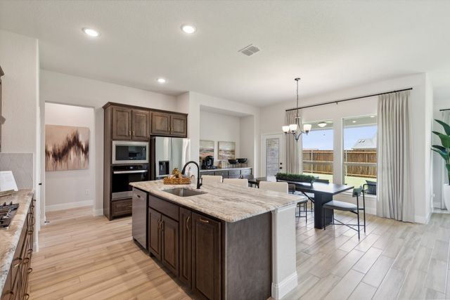 902 Meadow View Drive, Cleburne, TX 76033