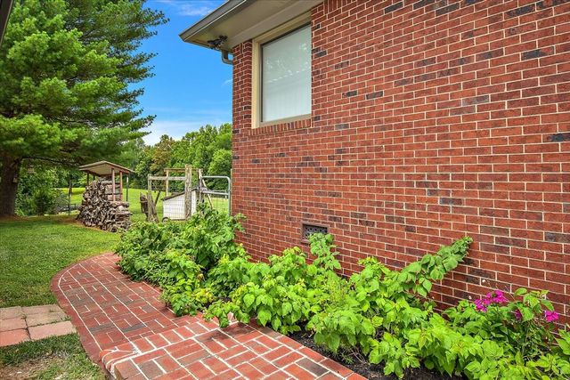 2309 Allen Ferry Rd, Smithville, TN 37166