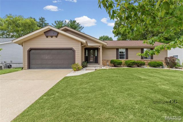 2807 Sundowner Drive, St Charles, MO 63303