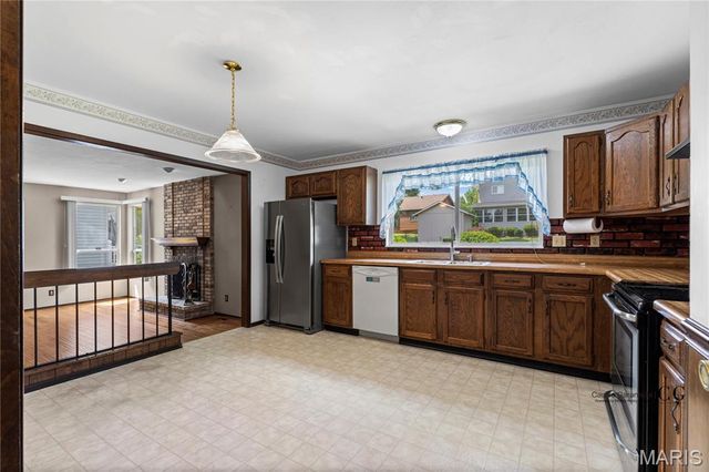 2807 Sundowner Drive, St Charles, MO 63303