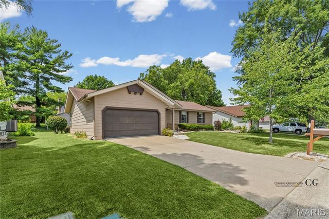 2807 Sundowner Drive, St Charles, MO 63303