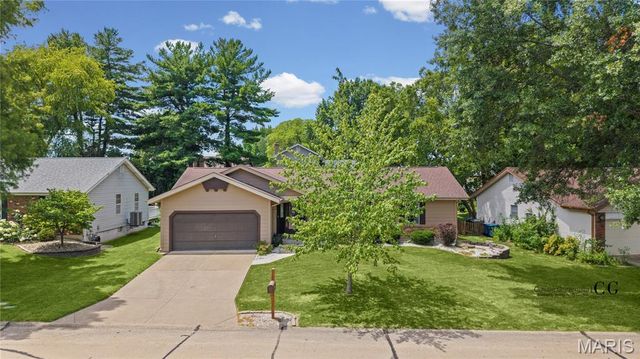 2807 Sundowner Drive, St Charles, MO 63303