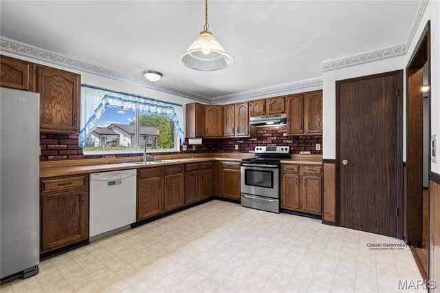 2807 Sundowner Drive, St Charles, MO 63303