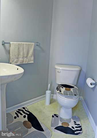 16 TREVINO DR, Martinsburg, WV 25405