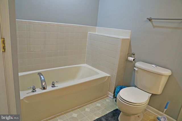 16 TREVINO DR, Martinsburg, WV 25405