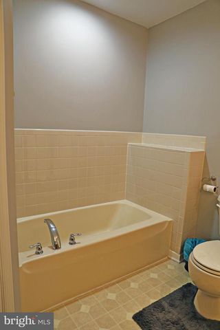 16 TREVINO DR, Martinsburg, WV 25405