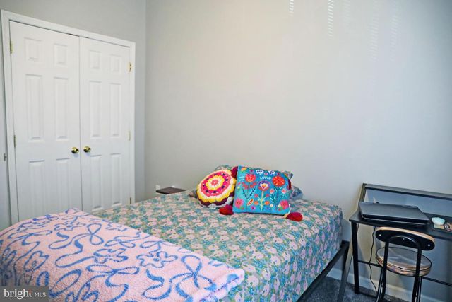 16 TREVINO DR, Martinsburg, WV 25405