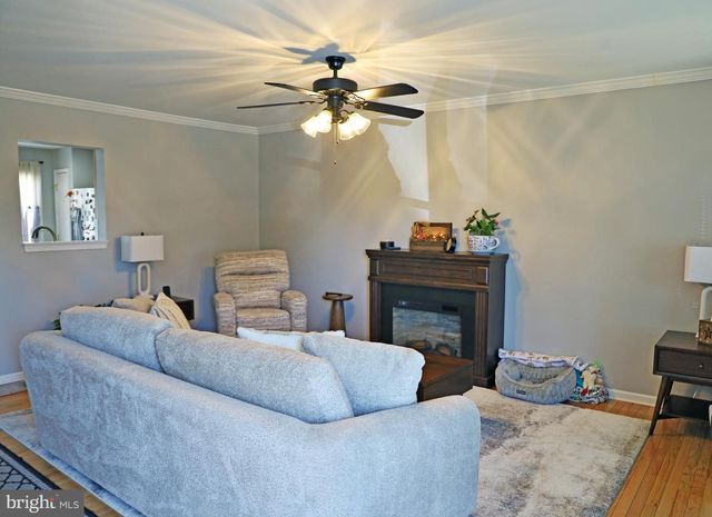 16 TREVINO DR, Martinsburg, WV 25405