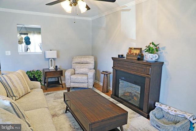 16 TREVINO DR, Martinsburg, WV 25405