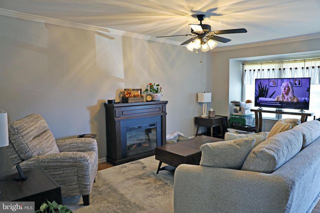 16 TREVINO DR, Martinsburg, WV 25405