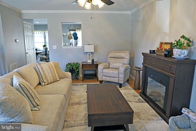 16 TREVINO DR, Martinsburg, WV 25405