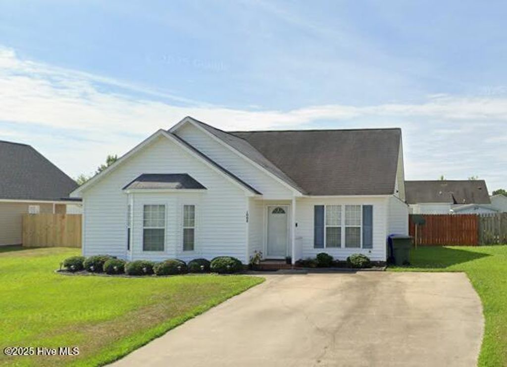 1008 Penncross Drive, Greenville, NC 27834