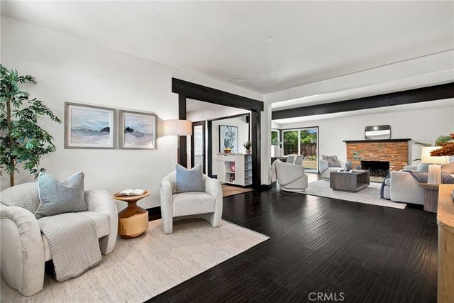 7357 Anatola Avenue, Lake Balboa, CA 91406