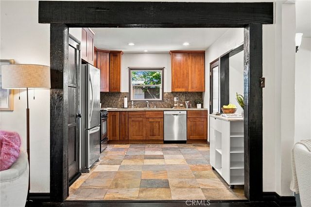 7357 Anatola Avenue, Lake Balboa, CA 91406