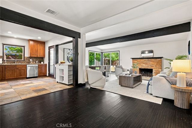 7357 Anatola Avenue, Lake Balboa, CA 91406