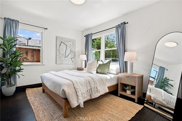 7357 Anatola Avenue, Lake Balboa, CA 91406