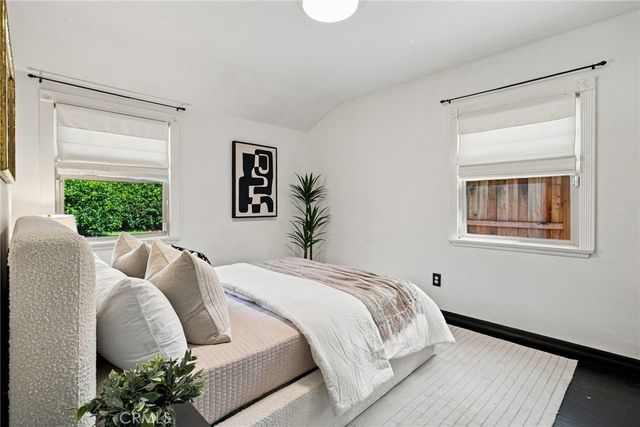 7357 Anatola Avenue, Lake Balboa, CA 91406